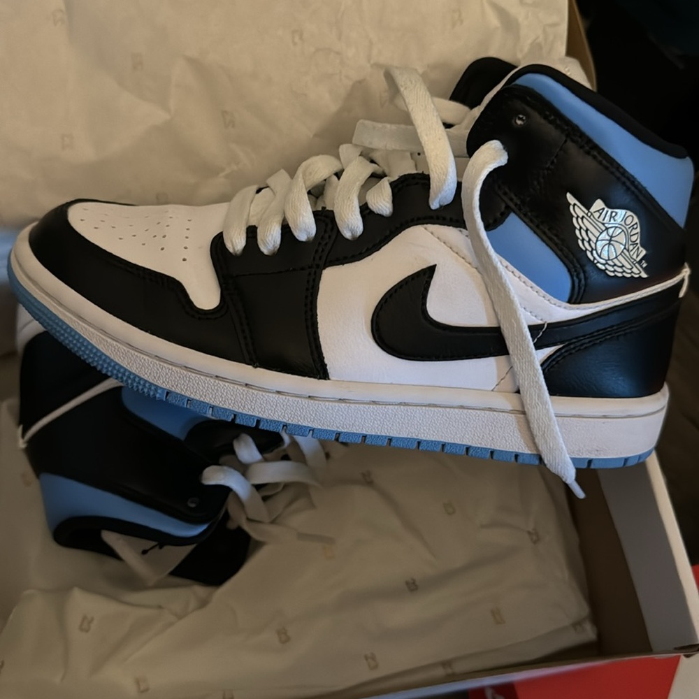 Air Jordan Mid 1